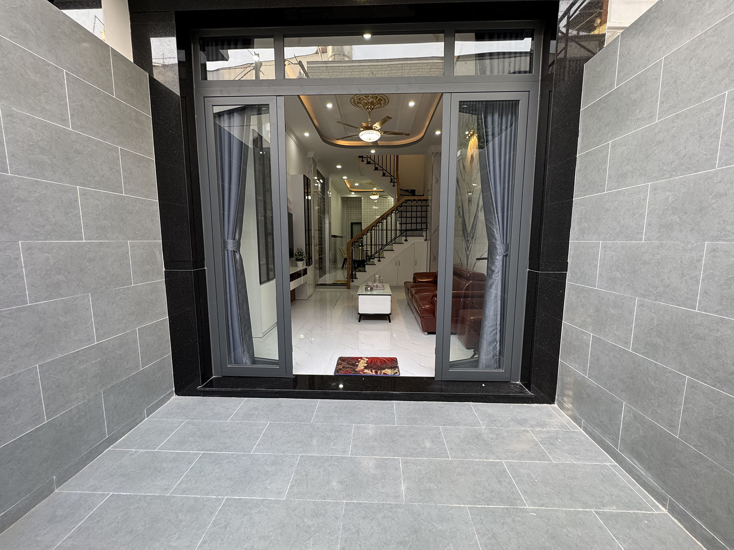 Nhà phố 3 lầu t.kế Tân Cổ Điển, full nội thất cao cấp, hẻm xe hơi khu VIP Lê Lợi-Gần ĐH Công Nghiệp